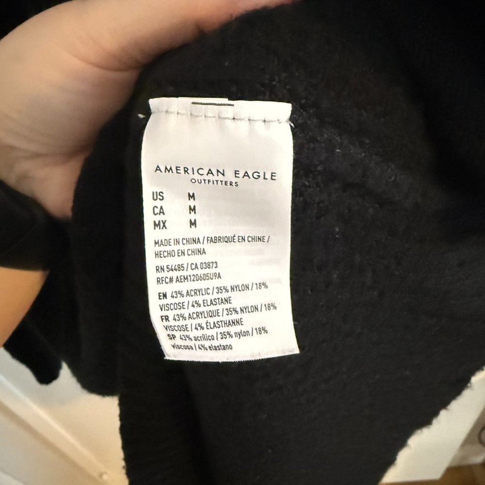 American Eagle Black Pullover V-Neck Sweater - Picture 4 of 4